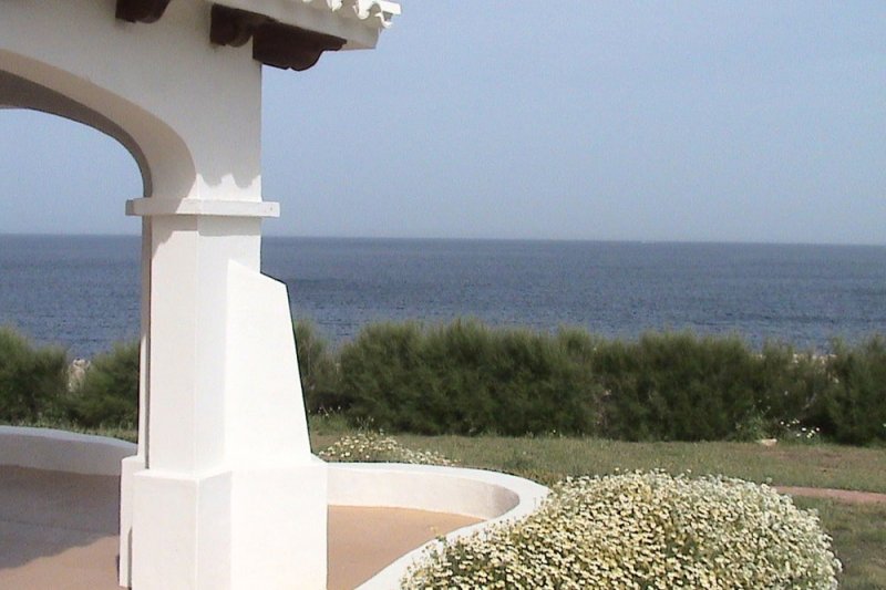 Vistas al mar de Menorca desde la terraza del apartamento Rocas Marinas 1.